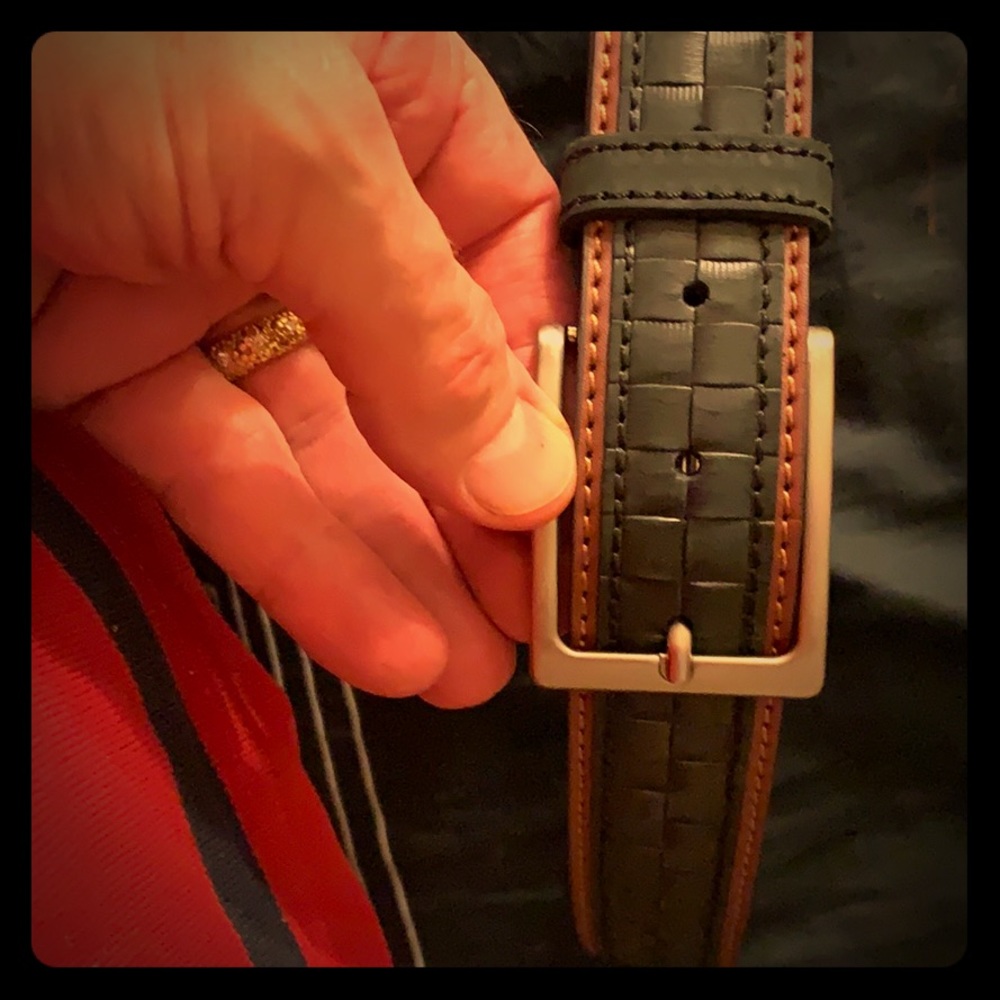 One men’s leather belt in green/tan